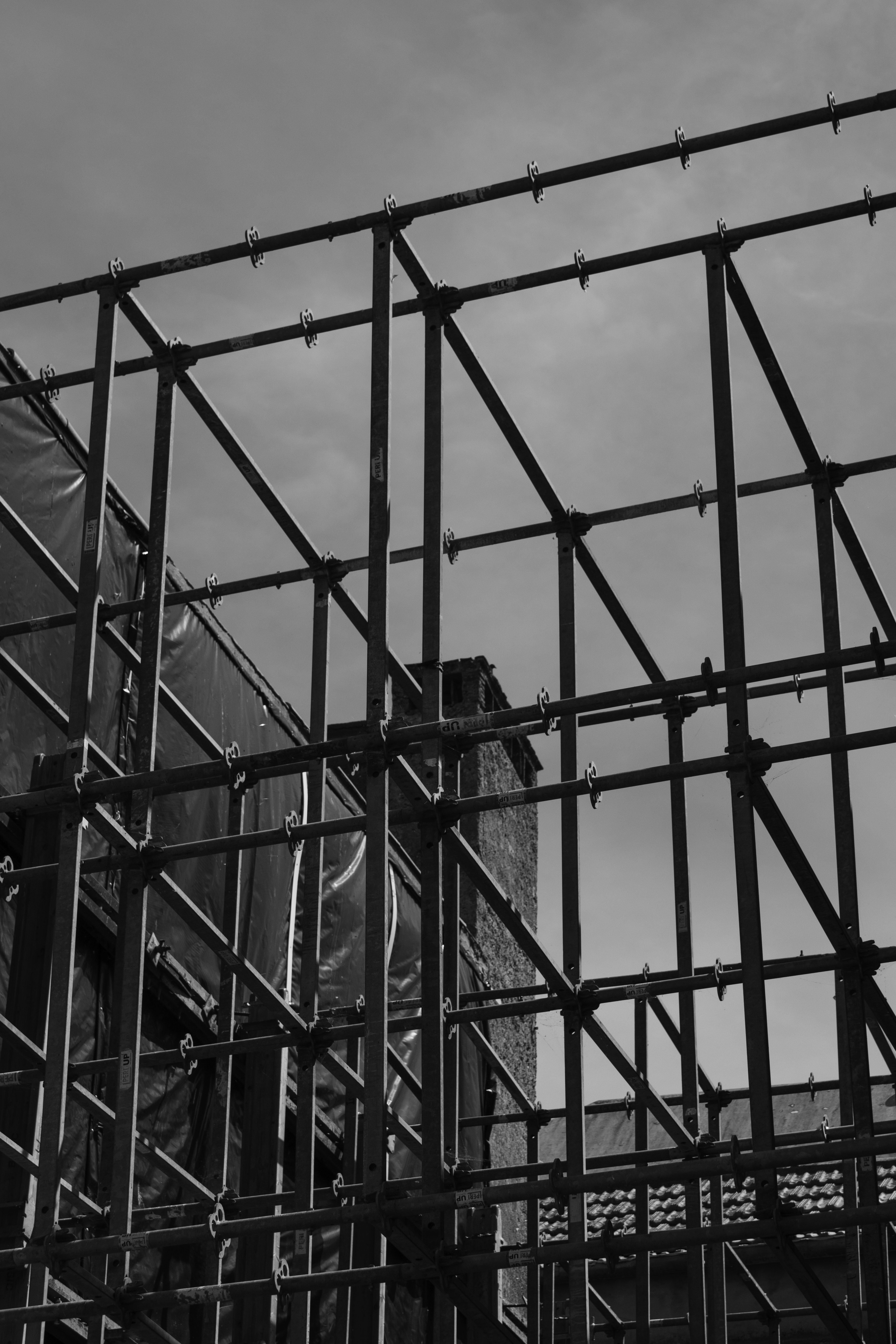 Normes NF EN 12811 : vérification d'un échafaudage sur chantier en 2025